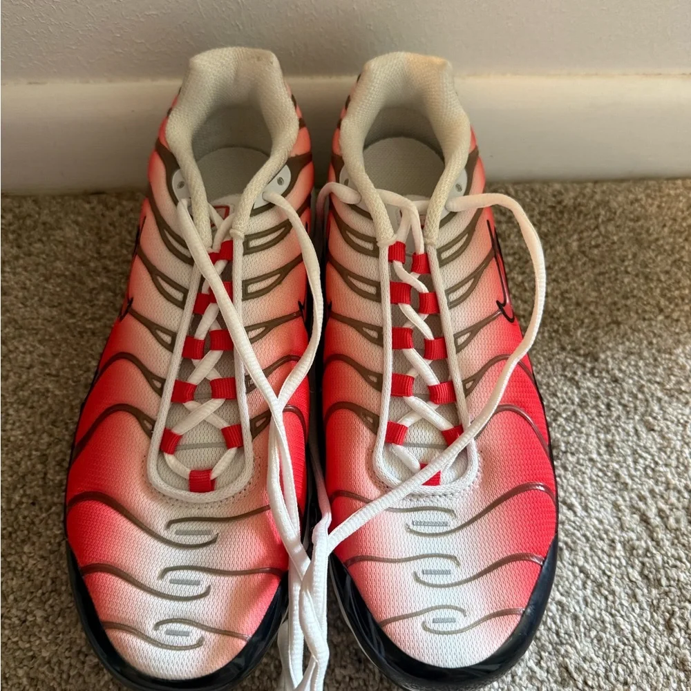 Nike Red and Black Wave Sneakers - Picture 3 of 5